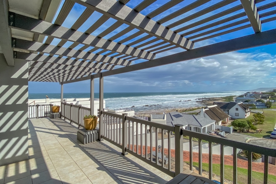 5 Bedroom Property for Sale in Beachview Eastern Cape